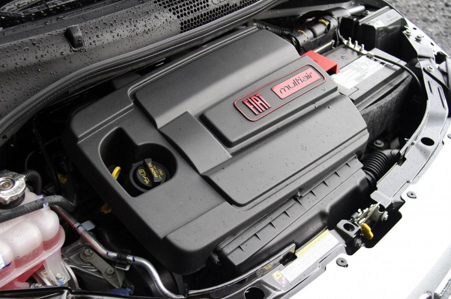  Fiat 500C 2012 года  (фото 28 из 98)